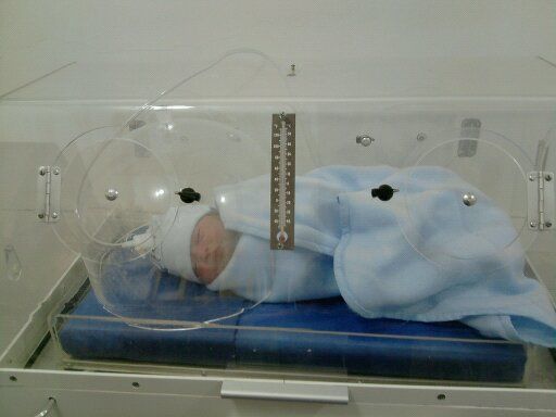 contamos con incubadoras para mantener calientito a tu bebe mientras terminamos